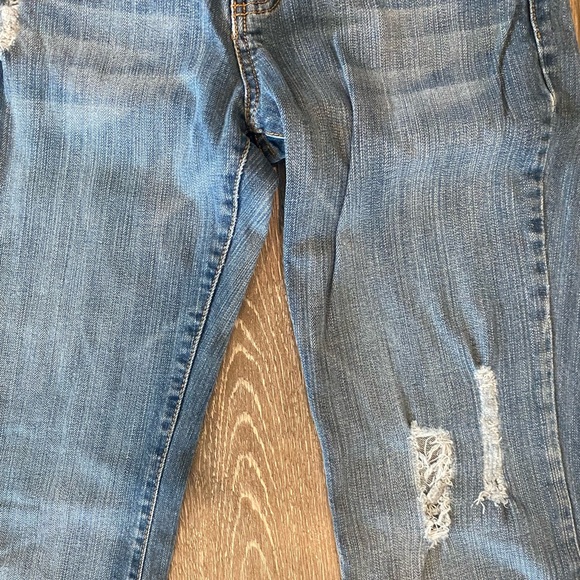 Truck jeans size 9 in Juniors with a 34” inseam - Picture 4 of 5